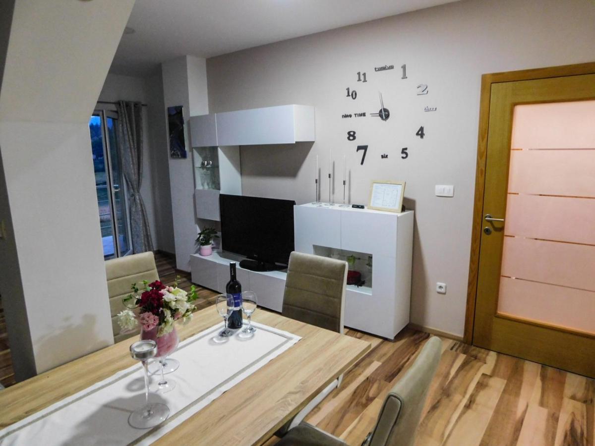 Apartman Lara Otočac Exteriér fotografie