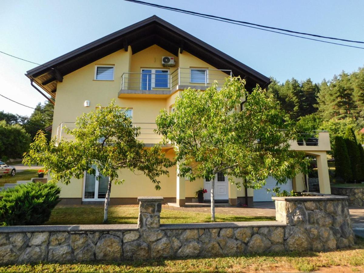 Apartman Lara Otočac Exteriér fotografie
