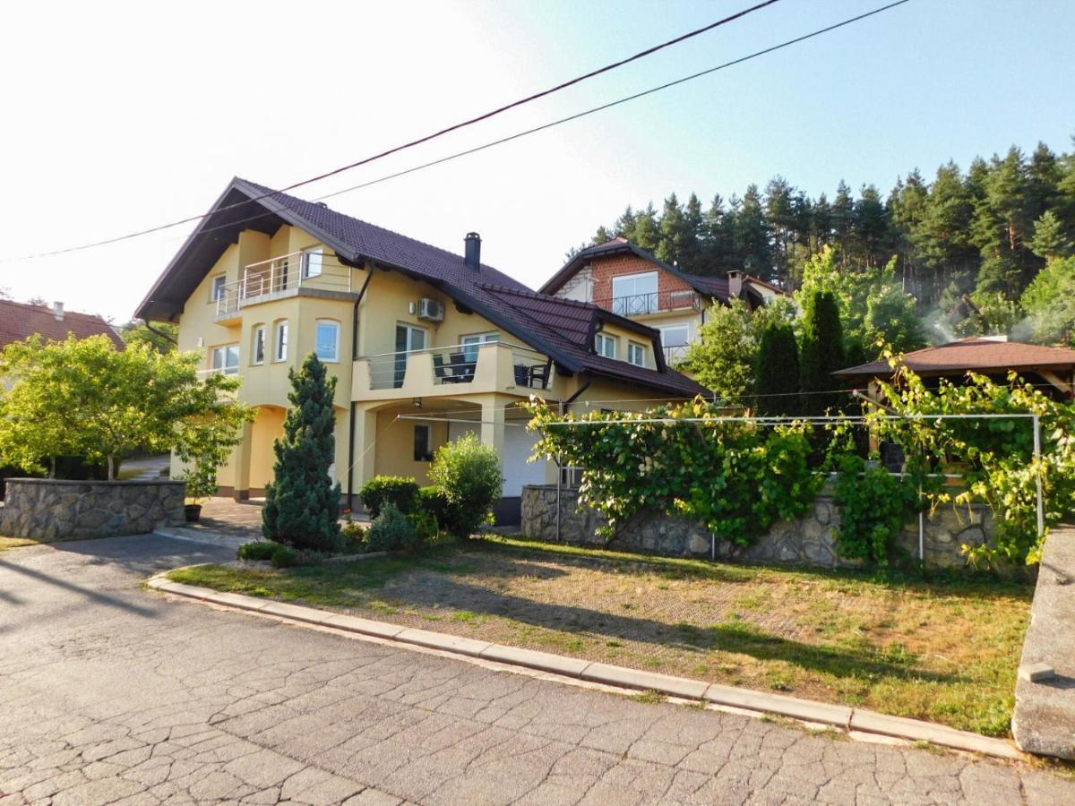 Apartman Lara Otočac Exteriér fotografie